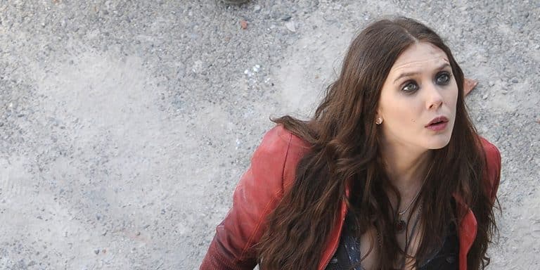 Elizabeth Olsen dans la peau de Scarlet Witch des Avengers