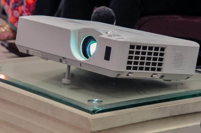 Pourquoi le vidéoprojecteur reste l&rsquo;allié des entreprises ?
