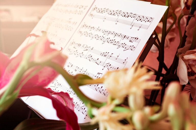 Quels secrets se cachent derrière la musique des téléfilms : rencontre avec des compositeurs talentueux ?