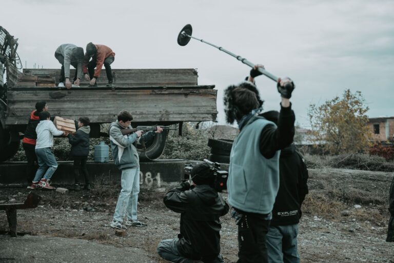 Comment les scénaristes de téléfilms dramatiques travaillent-ils ?