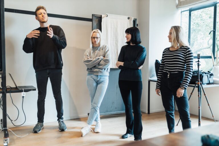 Comment réussir sa séance de speed pitching pour téléfilms internationaux ?
